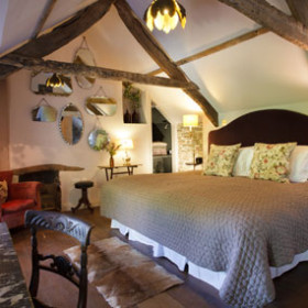  Tregulland Cottage and Barn - kate & tom's Large Holiday Homes