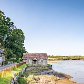 River View Castle - kate & tom's Large Holiday Homes