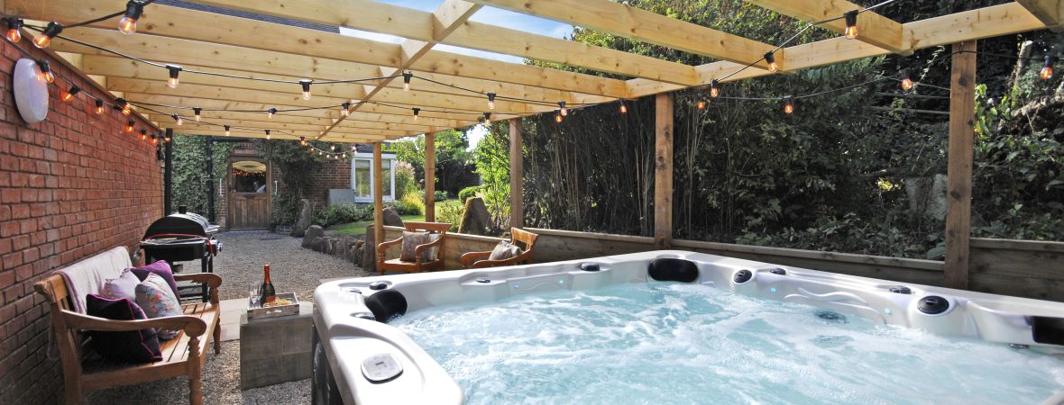 Lea Marston Farmhouse - kate & tom's Large Holiday Homes