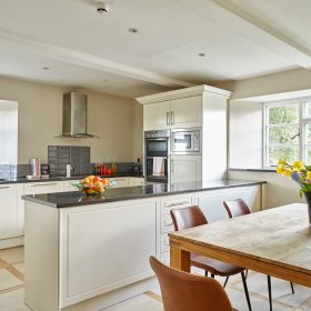 Broadstone Court - kate & tom's Large Holiday Homes