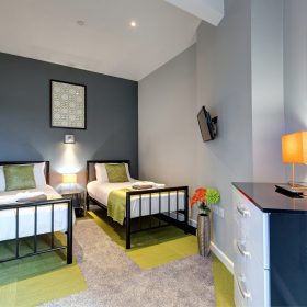  Sky Tower - kate & tom's Large Holiday Homes