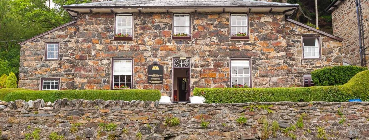 River Glaslyn House - kate & tom's Large Holiday Homes