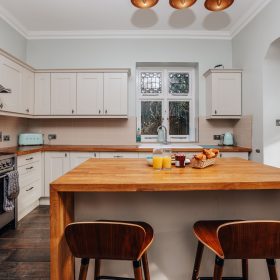 Riverside Retreat - kate & tom's Large Holiday Homes