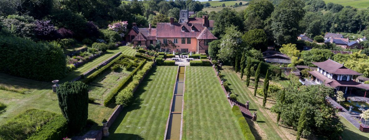 Royal Tudor Manor - kate & tom's Large Holiday Homes