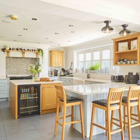 Felsted House - kate & tom's Large Holiday Homes