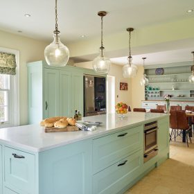 Sussex Manor - kate & tom's Large Holiday Homes