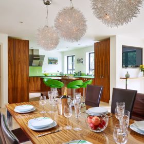  Southlake House - kate & tom's Large Holiday Homes