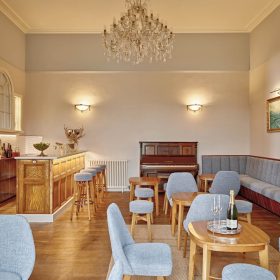  Deri Manor - kate & tom's Large Holiday Homes