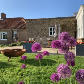 Butley Abbey Farmhouse - kate & tom's Large Holiday Homes