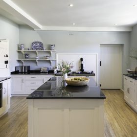 Butley Abbey Farmhouse - kate & tom's Large Holiday Homes