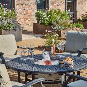  Avebury Barns - kate & tom's Large Holiday Homes