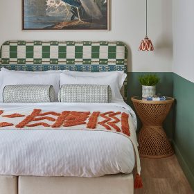  Avebury Barns - kate & tom's Large Holiday Homes