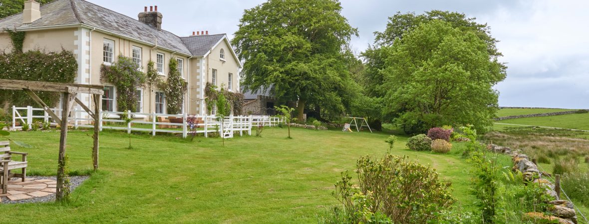 Dartmoor Hall - kate & tom's Large Holiday Homes