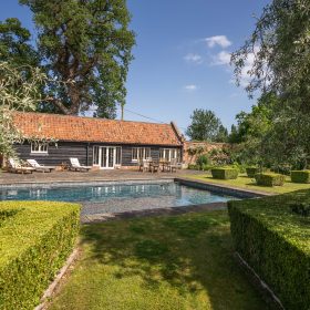  Cedar Hall - kate & tom's Large Holiday Homes
