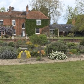 Marlborough Manor kate & tom's Large Holiday Homes