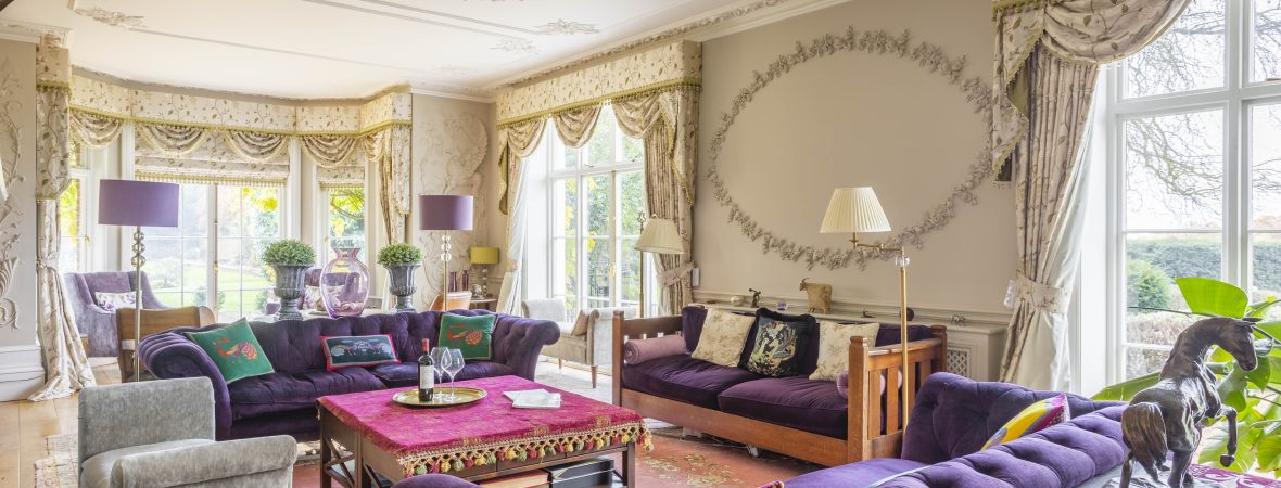 Marlborough Manor living room - kate & tom's Large Holiday Homes