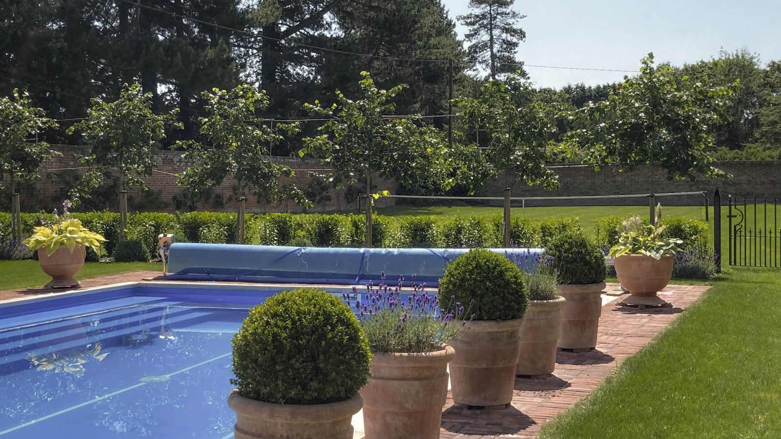 Marlborough Manor swimming pool - kate & tom's Large Holiday Homes