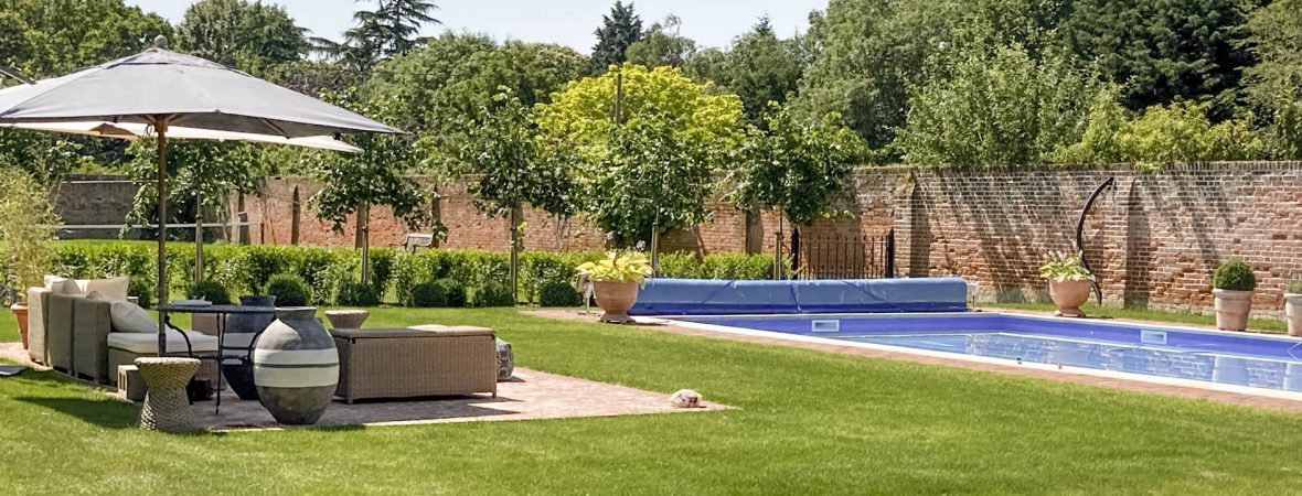 Marlborough Manor swimming pool - kate & tom's Large Holiday Homes