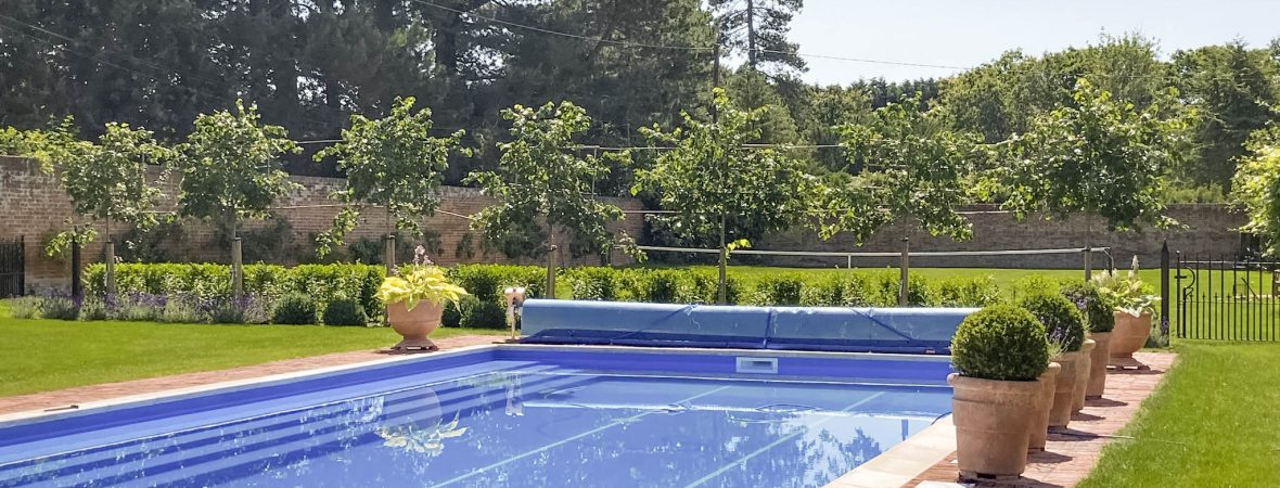 Marlborough Manor swimming pool - kate & tom's Large Holiday Homes