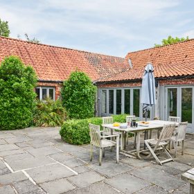 Wildflower Barns - kate & tom's Large Holiday Homes